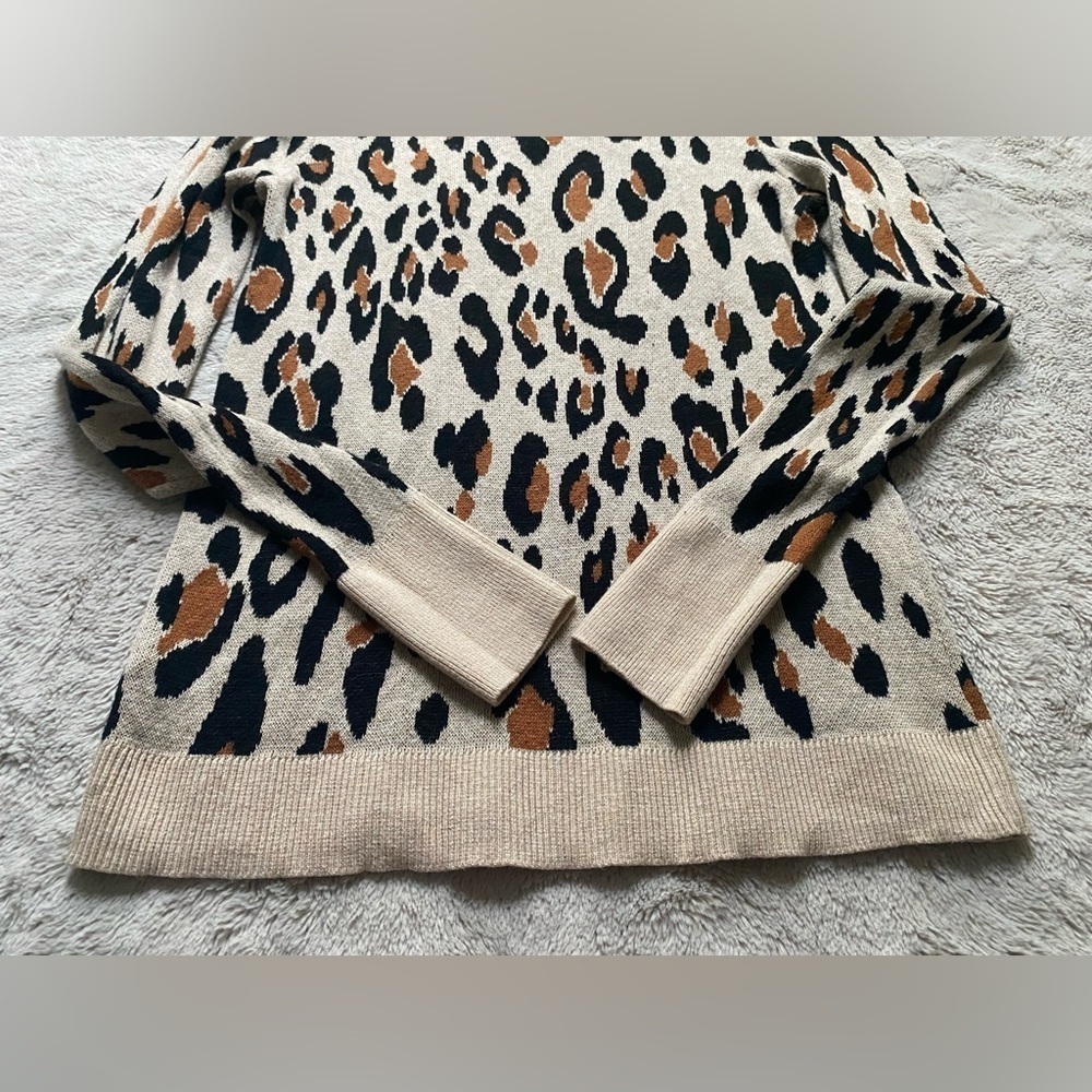 A New Day Leopard Sweater 🐾 - Picture 9 of 10